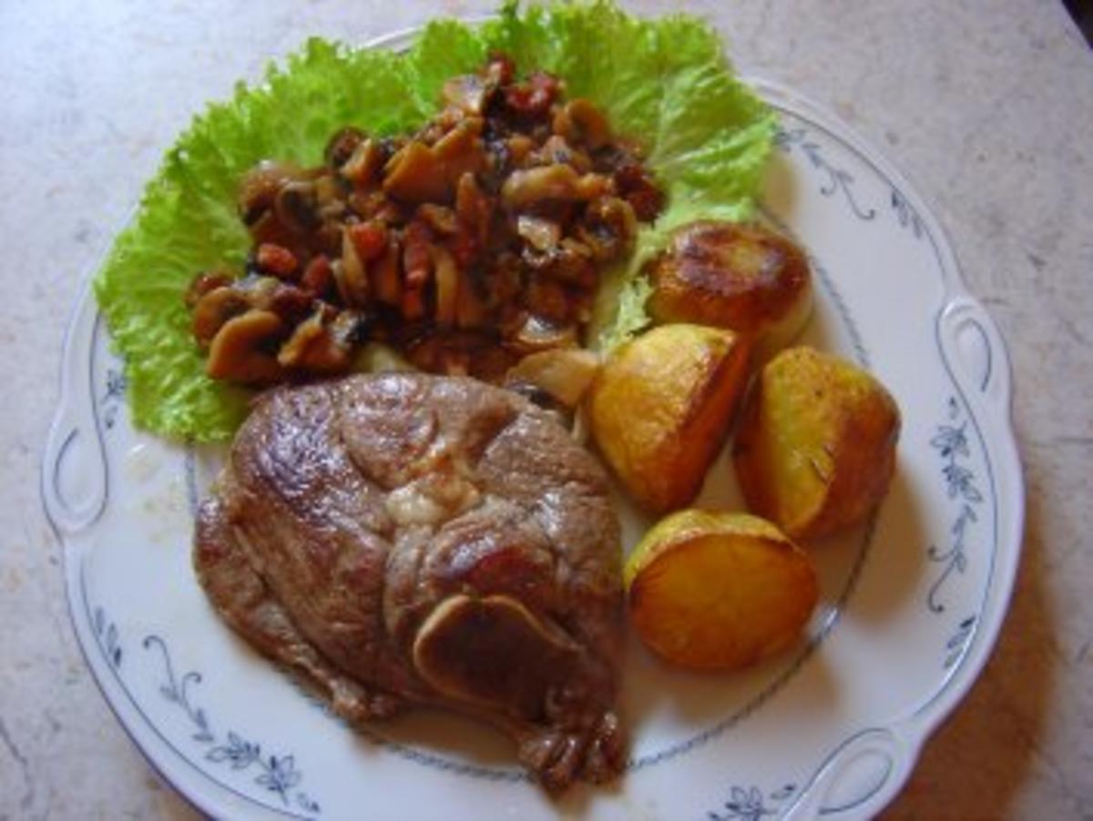 Lammkeulenscheiben mit Bacon-Pilzen und Rosmarin-Kartoffeln... - Rezept - Bild Nr. 2