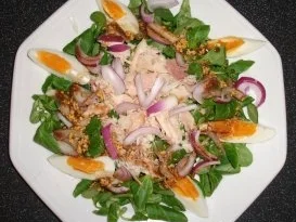 Feldsalat mit Forellenfilet - Rezept