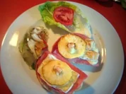 Frühstücksbrötchen mit Camembert überbacken - Rezept