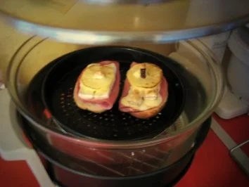 Frühstücksbrötchen mit Camembert überbacken - Rezept - Bild Nr. 2