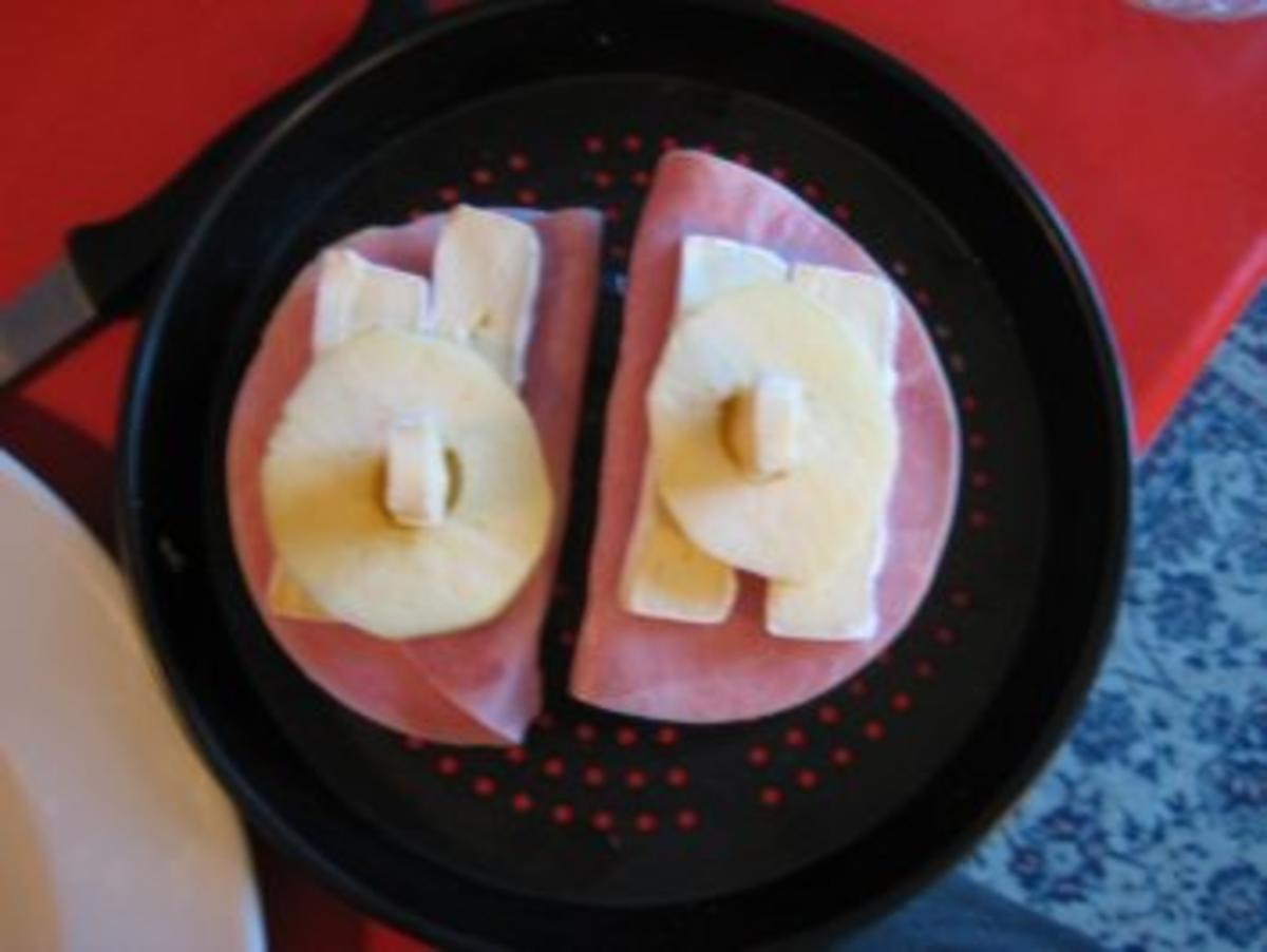 Frühstücksbrötchen mit Camembert überbacken - Rezept - Bild Nr. 3