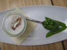 Erbsensuppe mit würzigem Muskat-Milchschaum - Rezept