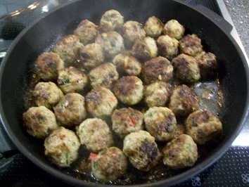 gekräuterte Chili-Hackbällchen in Sugo arrabiata ... - Rezept - Bild Nr. 3