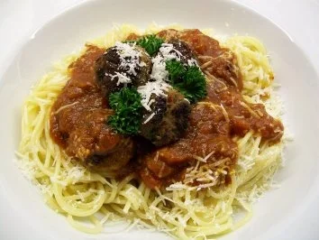 gekräuterte Chili-Hackbällchen in Sugo arrabiata ... - Rezept - Bild Nr. 4