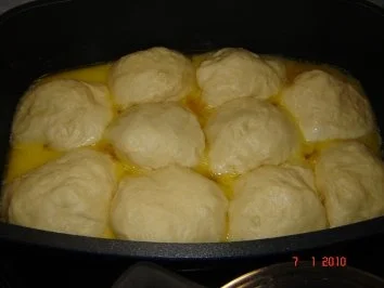 Süßspeisen : Dampfnudeln nach Schuhbeck - Rezept - Bild Nr. 4