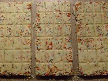 Weiße Mandel-Schokolade mit Zuckerstreusel - Rezept