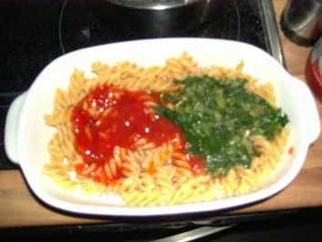 Nudelauflauf mit Knofi- Spinat und Lachs - Rezept - Bild Nr. 2