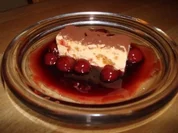 Amaretti-Zimt-Parfait mit Kirschragout - Rezept