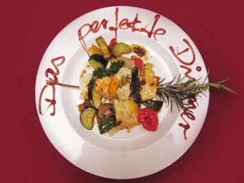 Fischspieß auf Gemüsestrudel mit Wermut-Thymiansoße - Rezept