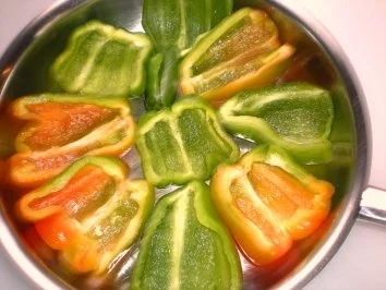 Rezept: FLEISCH: Gefüllte Paprika FLEISCH: Gefüllte Paprika - Rezept