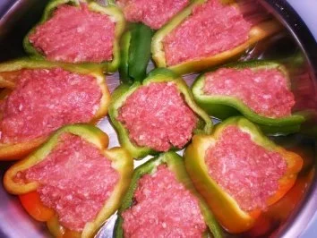Rezept: FLEISCH: Gefüllte Paprika Bild Nr. 2 FLEISCH: Gefüllte Paprika - Rezept - Bild Nr. 2