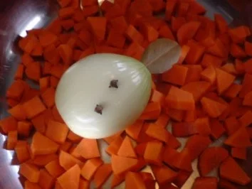 Rezept: Pochierte Pute mit Gemüse und Remouladensoße Bild Nr. 4 Pochierte Pute mit Gemüse und Remouladensoße - Rezept - Bild Nr. 4