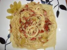 Nudelgerichte: Spaghetti mit Basilikumsahne-Käsesoße mit Weintrauben - Rezept