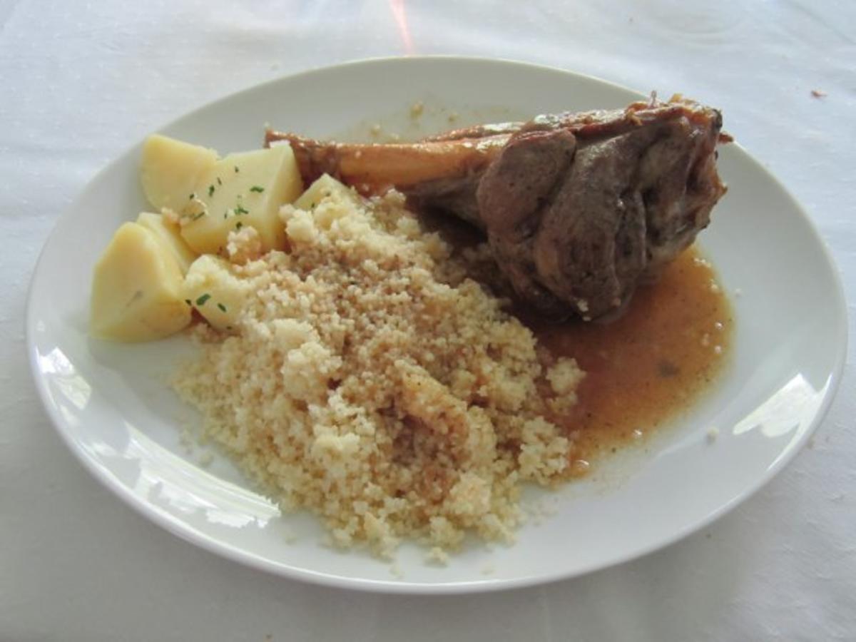 Bilder für Lammbraten mit Couscous und Kartoffeln, Gemüse und Salat - Rezept