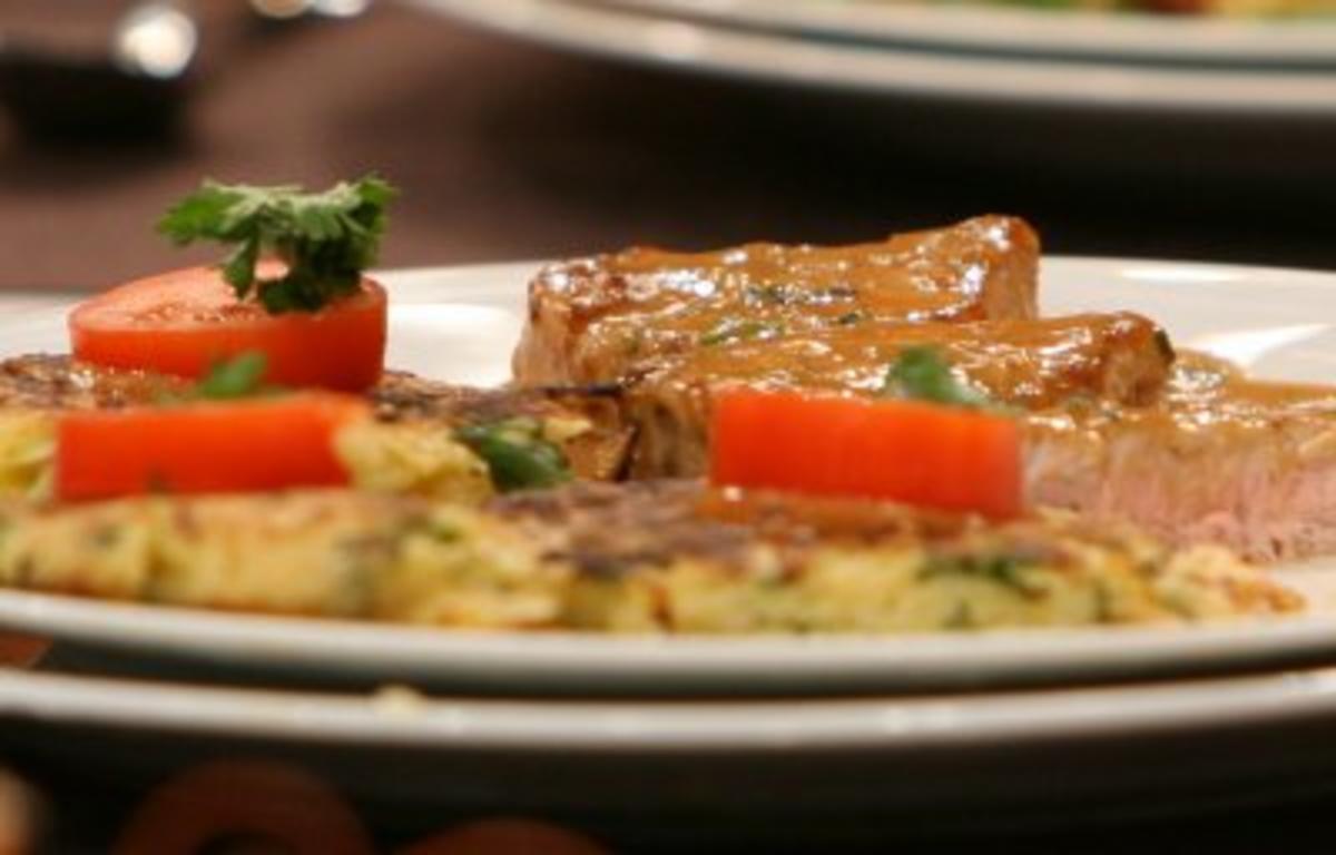 Schweinefilet mit Rösti und Rahmsoße, dazu Feldsalat mit Speck (André Dietz) - Rezept