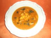 Kürbis-Curry-Suppe mit Seelachswürfel - Rezept