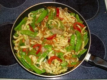 Rezept: Hähnchengröstl mit Spätzle und Käse Hähnchengröstl mit Spätzle und Käse - Rezept