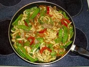 Hähnchengröstl mit Spätzle und Käse - Rezept