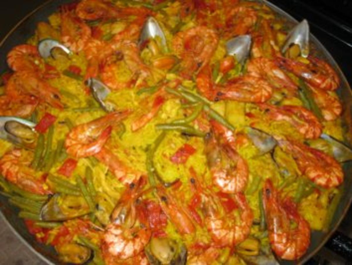Paella mixta (mit Fleisch und Meeresfrüchten) - Rezept