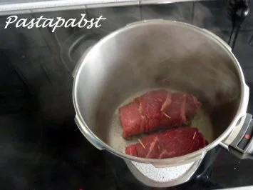 Rezept: Rinderrouladen ganz klassisch Bild Nr. 2 Rinderrouladen ganz klassisch - Rezept - Bild Nr. 2