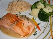 Fischschnitten mit Sambal-Oelek-Reis an Erdnusssauce - Rezept