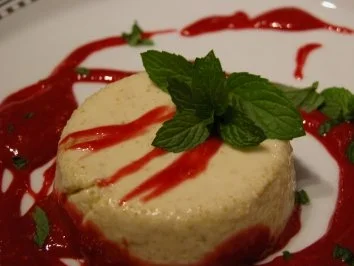 Mango Panna Cotta an Himbeerschaum - Rezept