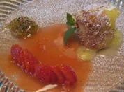 Lauwarmer Moelleux mit Zitronenthymian und marinierten Erdbeeren - Rezept