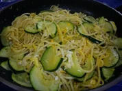 Spaghetti mit Zucchini-Sauce - Rezept