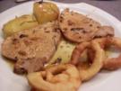 Karree gebraten mit Rosmarinkartoffel und Zwiebelringen - Rezept