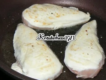 Hähnchenbrustfilet mit Bratkartoffeln und gebratenen Zucchiniparmesanscheiben - Rezept - Bild Nr. 4