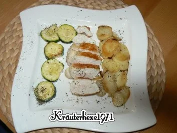 Hähnchenbrustfilet mit Bratkartoffeln und gebratenen Zucchiniparmesanscheiben - Rezept - Bild Nr. 5