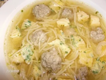 Suppe mit Bällchen und Stich - Rezept