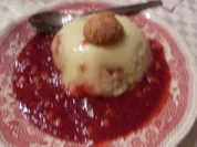 Vanilleflammerie mit Himbeer - Granatapfelsauce - Rezept