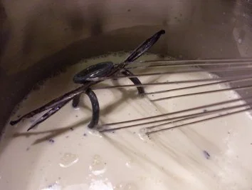 Rezept: Vanilleflammerie mit Himbeer - Granatapfelsauce Bild Nr. 3 Vanilleflammerie mit Himbeer - Granatapfelsauce - Rezept - Bild Nr. 3