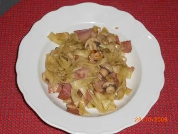 Rezept: Schinkennudeln mit Pilzen Schinkennudeln mit Pilzen - Rezept