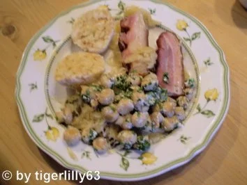 Rezept: Försterkraut mit Semmelknödel Försterkraut mit Semmelknödel - Rezept