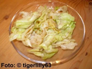 Eisbergsalat mit Balsamico-Dressing - Rezept