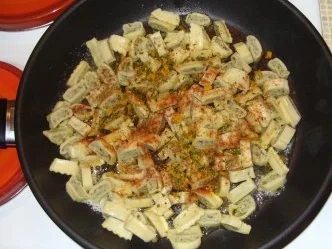 Gebratene Mini-Maultaschen auf Feldsalat - Rezept - Bild Nr. 3