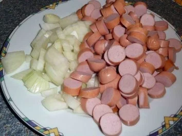 Wurstgulasch auf Gnocchi überbacken - Rezept - Bild Nr. 2