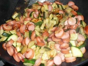 Wurstgulasch auf Gnocchi überbacken - Rezept - Bild Nr. 7