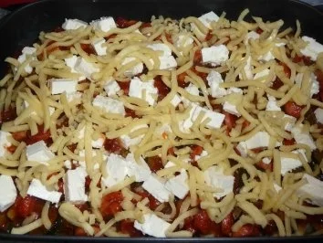 Wurstgulasch auf Gnocchi überbacken - Rezept