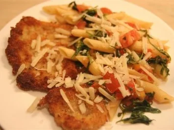 Rezept: Schnitzel Milanese mit Rucola-Tomaten-Knoblauch Farfalle Schnitzel Milanese mit Rucola-Tomaten-Knoblauch Farfalle - Rezept