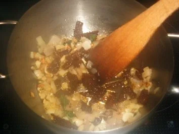 Rezept: Wirsinggemüse mit getrockneten Tomaten Bild Nr. 3 Wirsinggemüse mit getrockneten Tomaten - Rezept - Bild Nr. 3