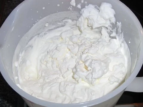 Rezept: Espressocreme mit Amarettini-Sahne Bild Nr. 3 Espressocreme mit Amarettini-Sahne - Rezept - Bild Nr. 3