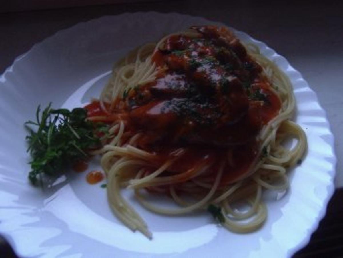 Bilder für Heringsfilets in Tomatensauce auf Spaghetti - Rezept