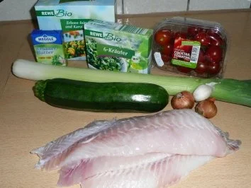 kräutergebutterte Scholle mit Zucchinischuppen und lecker würziger Gemüse-Sauce - Rezept - Bild Nr. 2