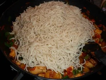 Asiatische Nudelpfanne - Rezept - Bild Nr. 13