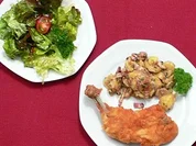 Steirisches Backhendl mit Kartoffelsalat und Salaten der Saison - Rezept