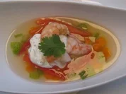 Flusskrebse in Tomatengelee mit Koriander und Gurkensauerrahm - Rezept