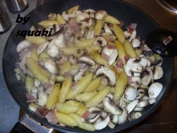 Kartoffelnudel-Pfanne mit Rührei - Rezept - Bild Nr. 5